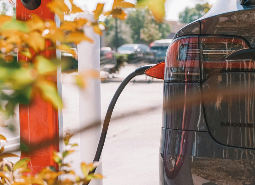Who is safer, fuel cars or ele